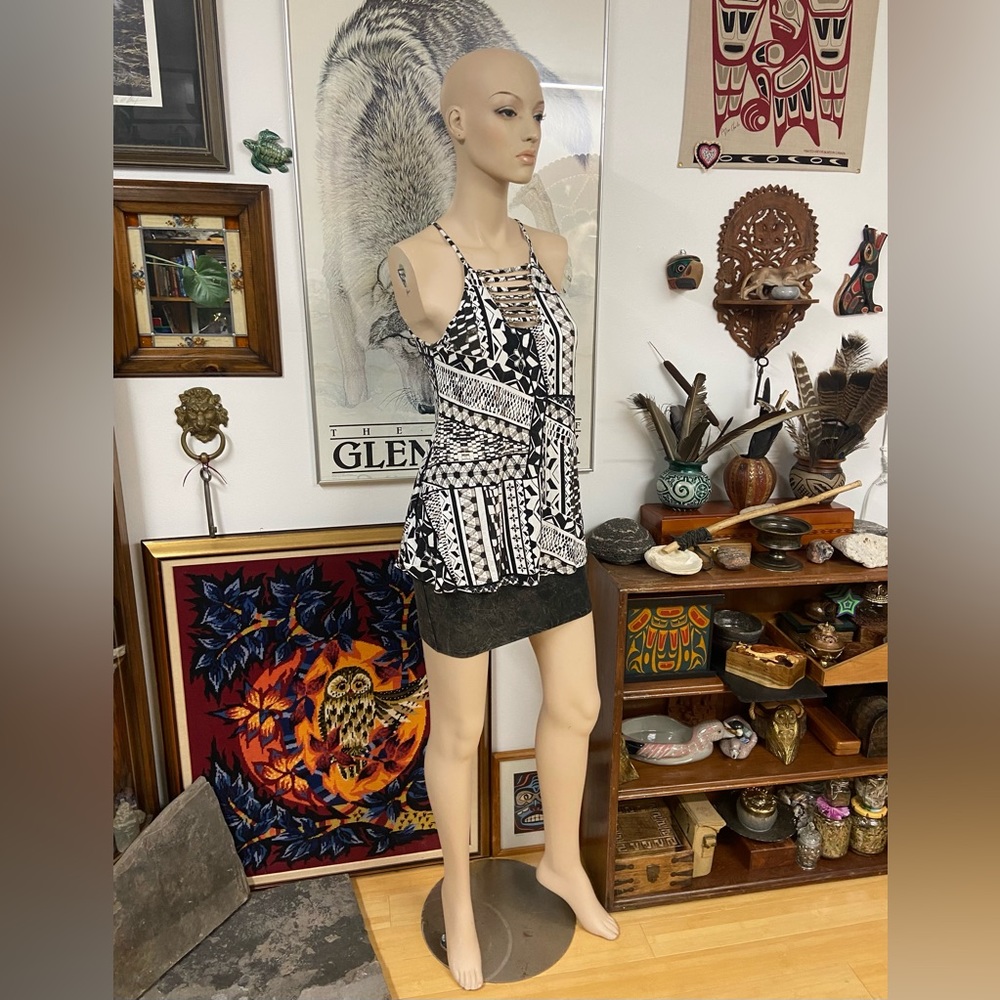 Funky Contrasting Patterned Tank Top - Picture 5 of 14